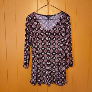 Roz & ALI small pink, black, and white blouse